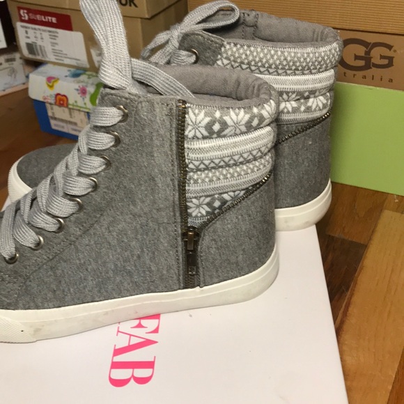 These are cute heeled boots - Picture 3 of 5